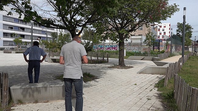 00001.00_11_47_30.Still057